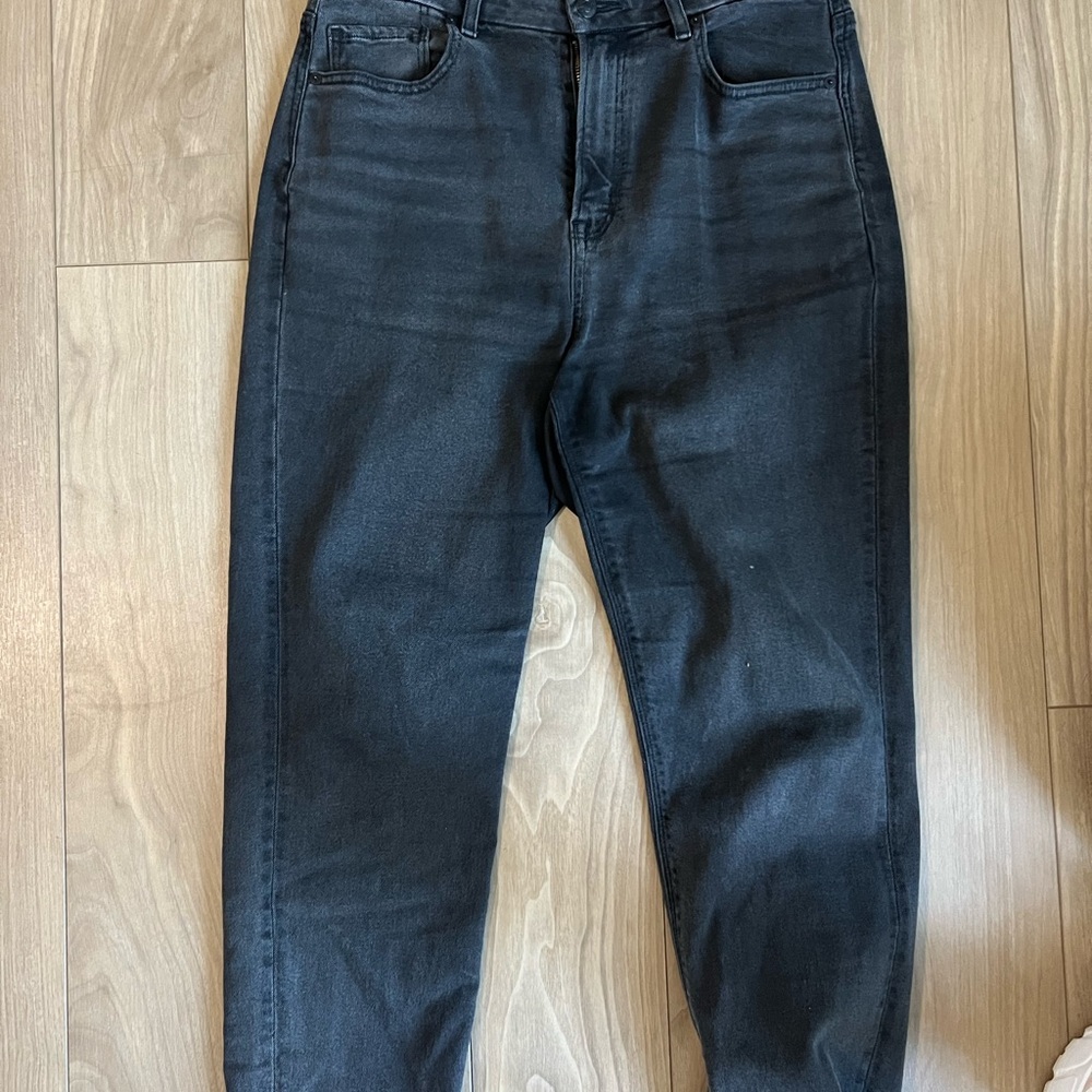 American Eagle Mom Jeans